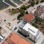 Sky * Μούρτερ